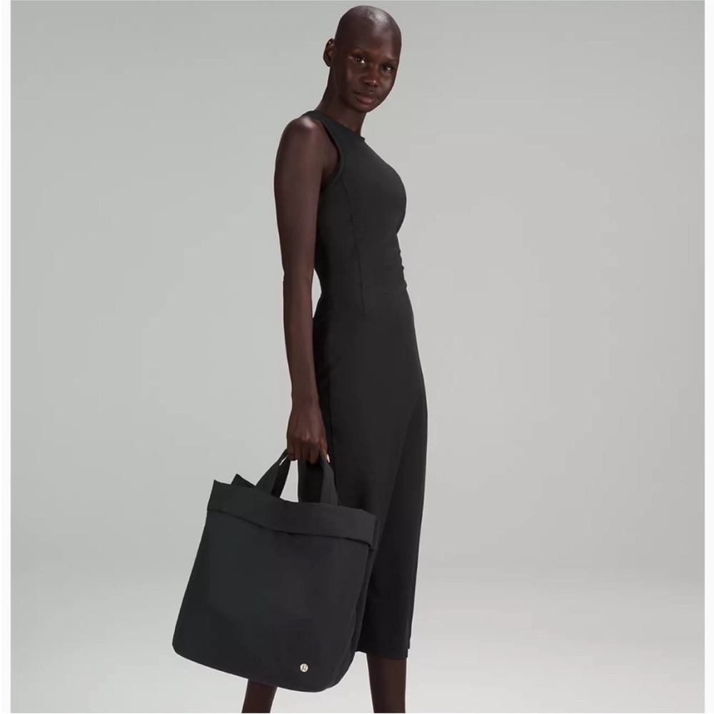 Lululemon black tote shoulder bag